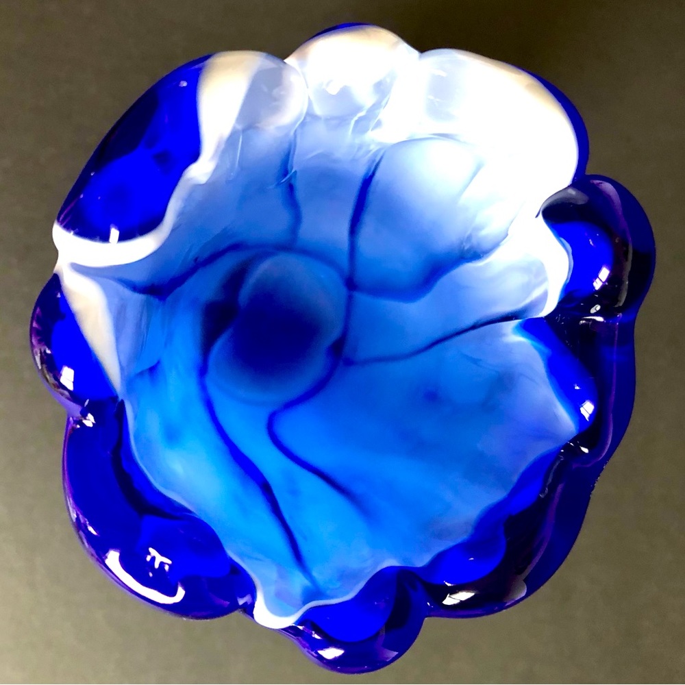 VTG  "L. E. Smith" Mid Century '60' "Swung Glass" Blue & white 7" Vase